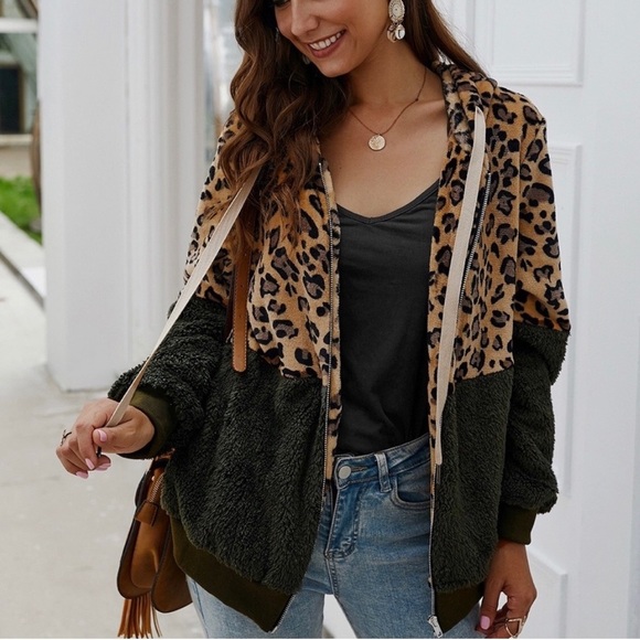 Aluna Levi Sweaters - New! Clearance 🔥 Dark Green Leopard Sherpa Hoodie with pockets